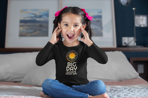 BIG DAY Kids Long Sleeves - Girl smiling with hands to face